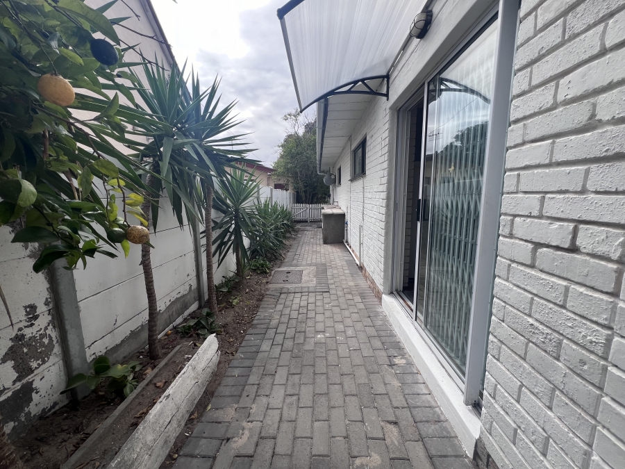 To Let 1 Bedroom Property for Rent in Table View Western Cape